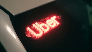 Uber fatura bilhões enquanto motoristas são sufocados com tarifas miseráveis