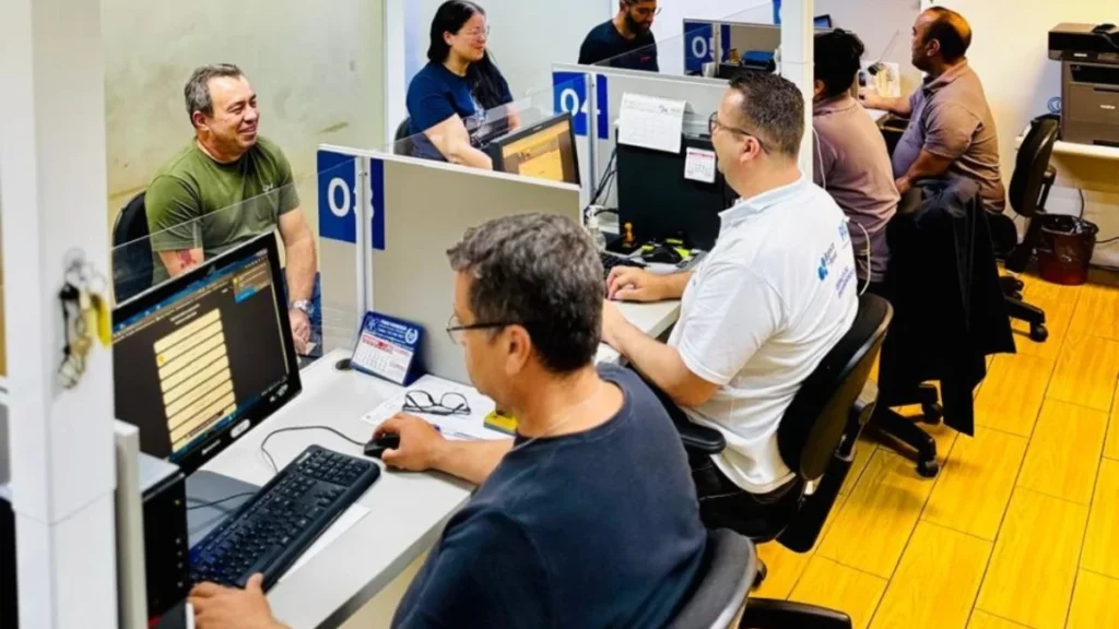 Emprego Global: O Alerta do Banco Mundial e o Impacto no Brasil