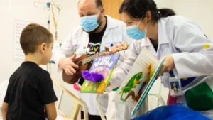 Leitura em Hospitais: Bichos e Monstros Ajudam Crianças e Inspiram a EJA