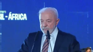 O Papel Crucial dos Professores na Defesa da Democracia e Ciência no Brasil